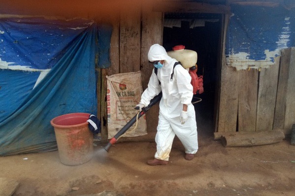 Bé gái mắc bạch hầu tử vong khiến trăm người cách ly: Bệnh bạch hầu là gì, lây nhiễm không?-4