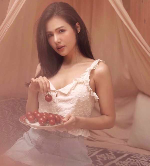 Gu ăn mặc của Phanh Lee ngày càng gợi cảm-5