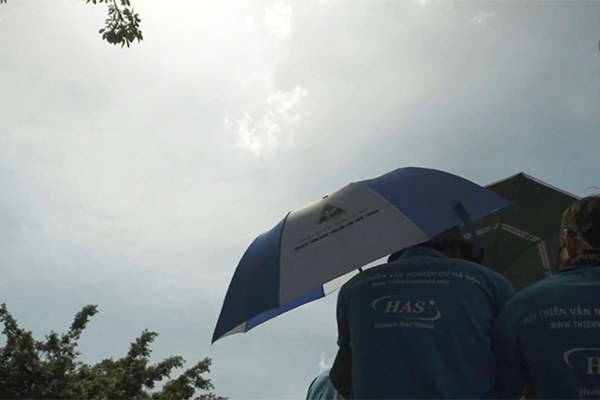 Nhật thực đang diễn ra trên khắp Việt Nam, 11 năm mới có 1 lần-5