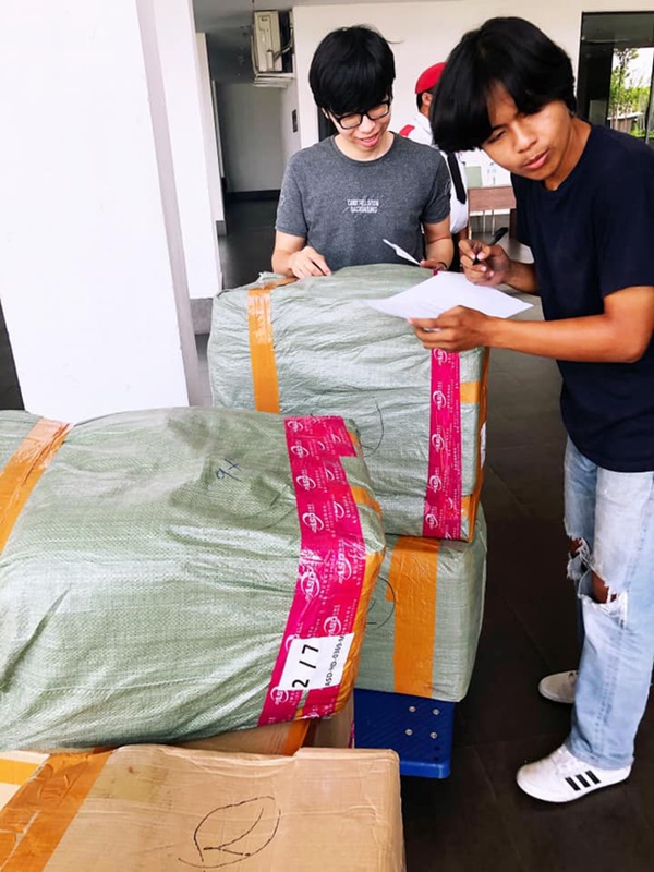 Yêu kiểu điên rồ như bạn trai nhà người ta: Tặng bạn gái 800 món quà 1 lúc nhưng cách anh ta chuyển quà mới khiến dân tình bấn loạn”-5