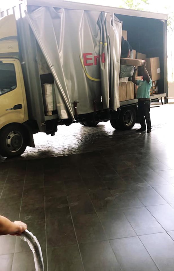 Yêu kiểu điên rồ như bạn trai nhà người ta: Tặng bạn gái 800 món quà 1 lúc nhưng cách anh ta chuyển quà mới khiến dân tình bấn loạn”-3