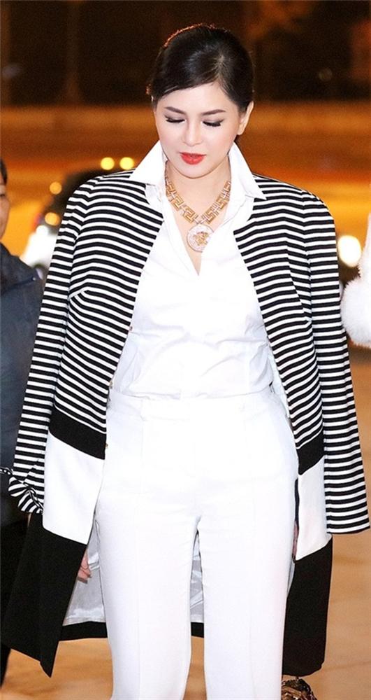 Vẻ đẹp bất chấp thời gian và cuộc sống nhung lụa của 2 nữ tiếp viên hàng không bỏ bầu trời đi lấy chồng đại gia nổi tiếng khắp cả châu Á-4