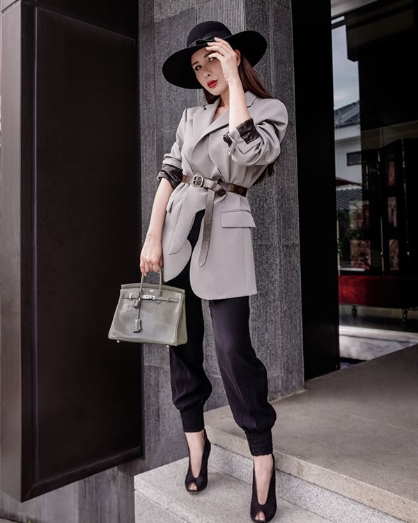 Vẻ đẹp bất chấp thời gian và cuộc sống nhung lụa của 2 nữ tiếp viên hàng không bỏ bầu trời đi lấy chồng đại gia nổi tiếng khắp cả châu Á-15