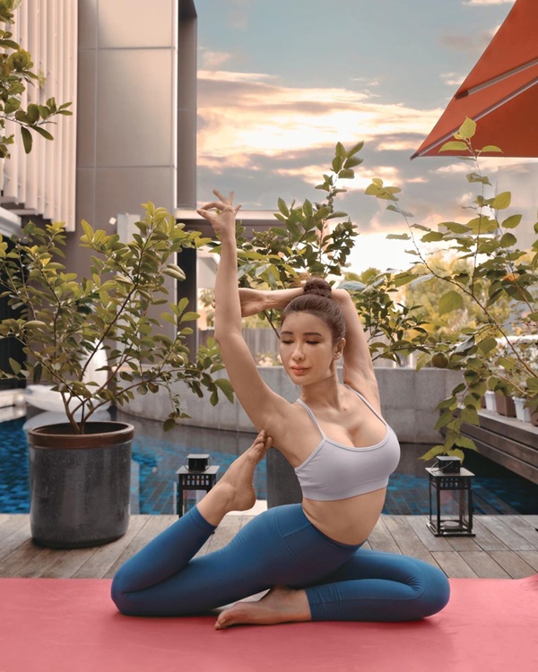 Vẻ đẹp bất chấp thời gian và cuộc sống nhung lụa của 2 nữ tiếp viên hàng không bỏ bầu trời đi lấy chồng đại gia nổi tiếng khắp cả châu Á-17