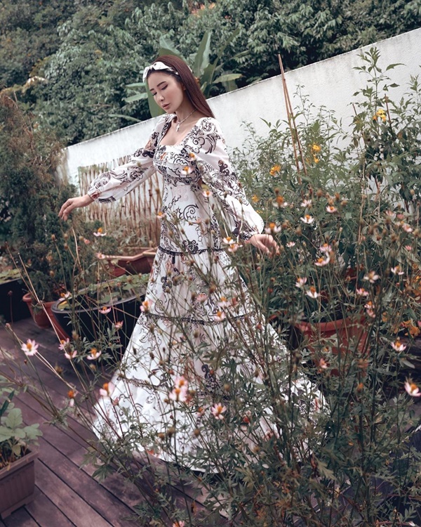 Vẻ đẹp bất chấp thời gian và cuộc sống nhung lụa của 2 nữ tiếp viên hàng không bỏ bầu trời đi lấy chồng đại gia nổi tiếng khắp cả châu Á-20