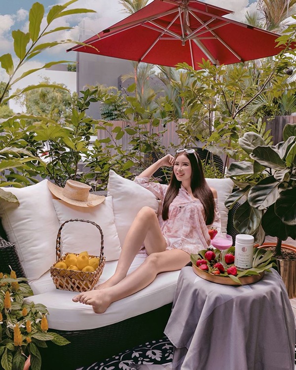 Vẻ đẹp bất chấp thời gian và cuộc sống nhung lụa của 2 nữ tiếp viên hàng không bỏ bầu trời đi lấy chồng đại gia nổi tiếng khắp cả châu Á-22