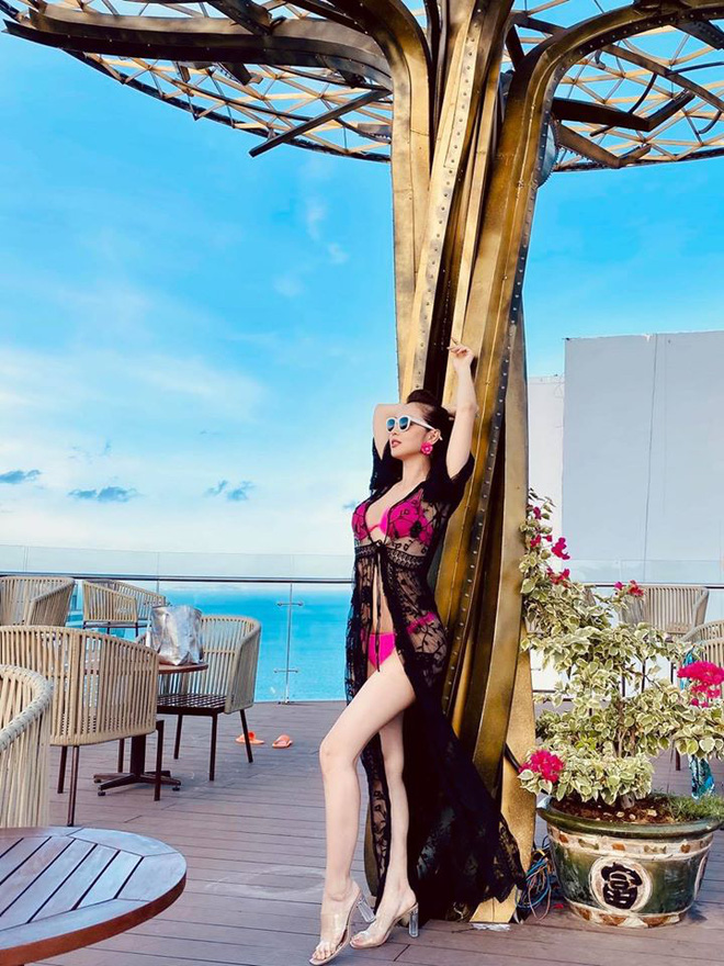 Bà mẹ 4 con Jennifer Phạm khoe vóc dáng nóng bỏng ở tuổi 35-6