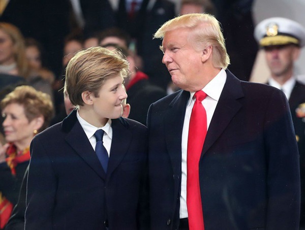 Minh chứng cho thấy hoàng tử Nhà Trắng Barron Trump giống cha như 2 giọt nước, thừa hưởng nhan sắc thời trẻ của Tổng thống Mỹ-4