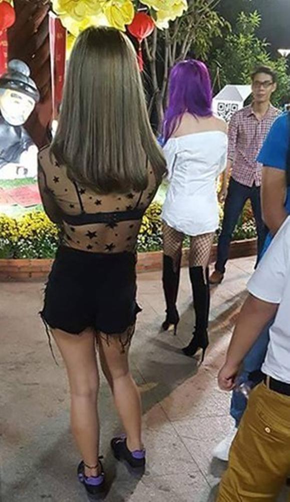 Kể cũng lạ, đến khủng long còn tuyệt chủng rồi, sao những kiểu quần short vô duyên phô phang vẫn tồn tại lâu thế nhỉ?-9