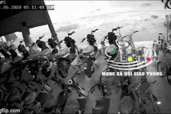 Xe container rơi khỏi cầu vượt cao 9 m-1