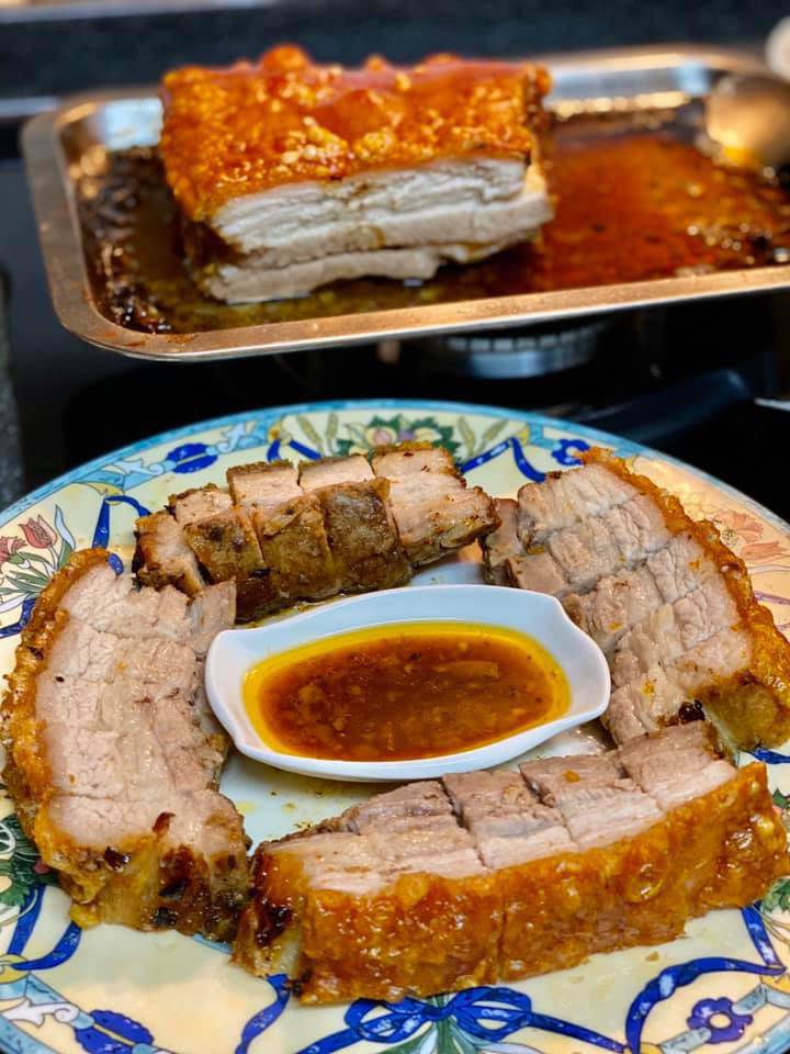 Xát nước này vào, bì thịt lợn quay vàng rộm, thơm lừng, giòn tan không khác gì đi mua-3