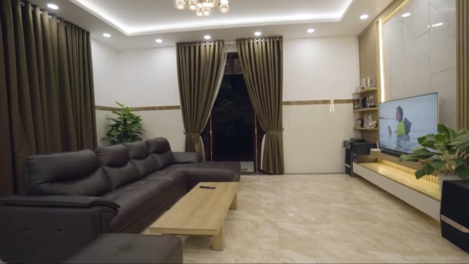 Thương mẹ phải bán dây chuyền xây nhà cấp 4, H’Hen Niê bỏ 2,5 tỷ sửa thành nhà cực đẹp-3