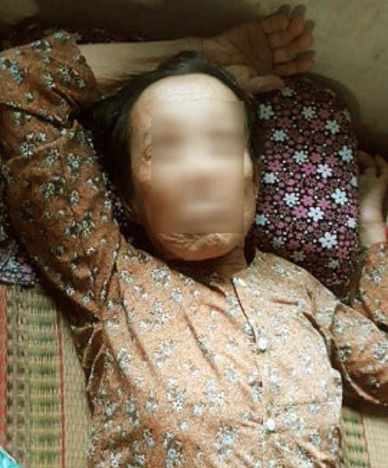 Cụ bà 78 tuổi bị bỏ rơi ở nhà hoang: Người cháu nhận về cưu mang nói gì?-1