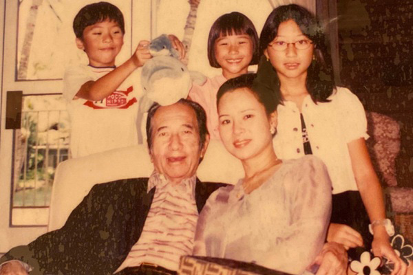 Thiên kim của Đế chế đồ chơi Hồng Kông: Xinh đẹp giỏi giang, 25 tuổi đã làm chủ tịch, từng bị đồn liên quan đến scandal ảnh nóng chấn động-8