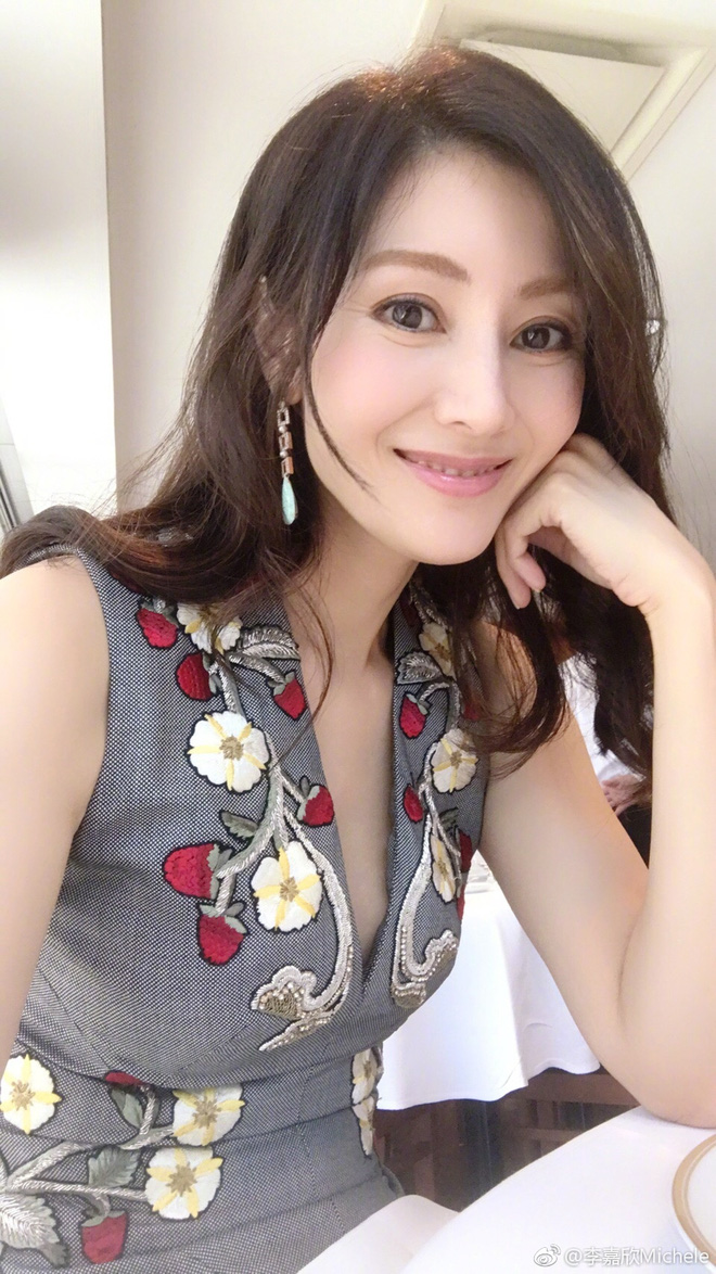 Hoa hậu đẹp nhất Hong Kong được 3 đại gia theo đuổi cùng lúc giờ ra sao?-19