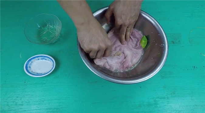 Mẹo làm sạch dạ dày lợn để luộc giòn ngon, không bị hôi-2