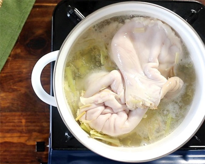 Mẹo làm sạch dạ dày lợn để luộc giòn ngon, không bị hôi-3