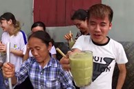 Bà Tân trổ tài làm cốc rau má đậu xanh siêu to khổng lồ, nhưng thứ dân mạng chỉ chăm chăm chú ý tới câu 'lỡ lời' của Hưng Vlog