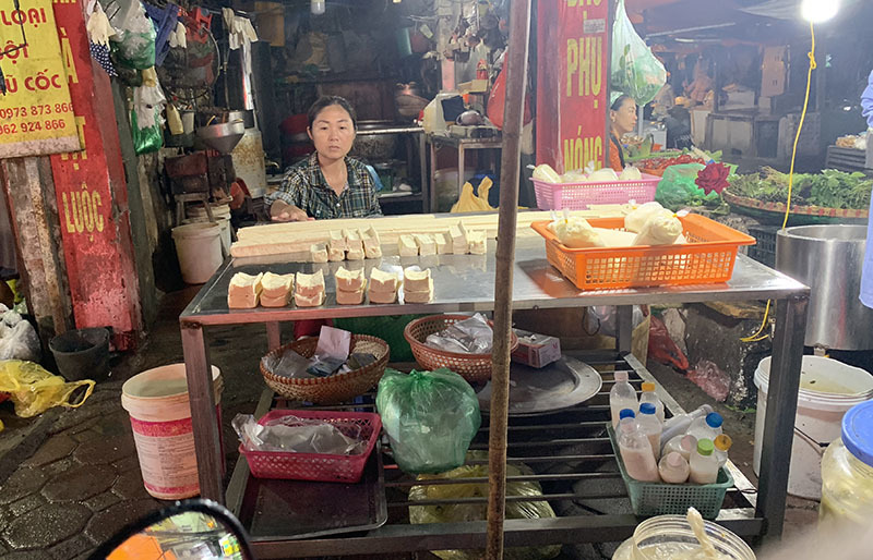 Bó rau đến quả trứng tăng giá, dân nhẵn túi tiền giới buôn nặng ví-1