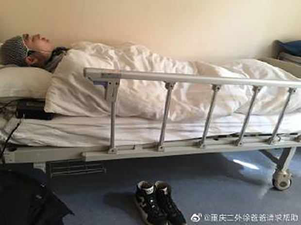 Nam sinh bị xâm hại tình dục đến mức tự tử nhưng trường học lấp liếm, điều tra phát hiện tin nhắn trong điện thoại chứa bí mật động trời-1