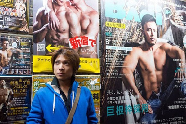 Bí mật trong nghề và góc khuất của những trai bao làm nghề mua vui cho khách hàng đồng tính-4