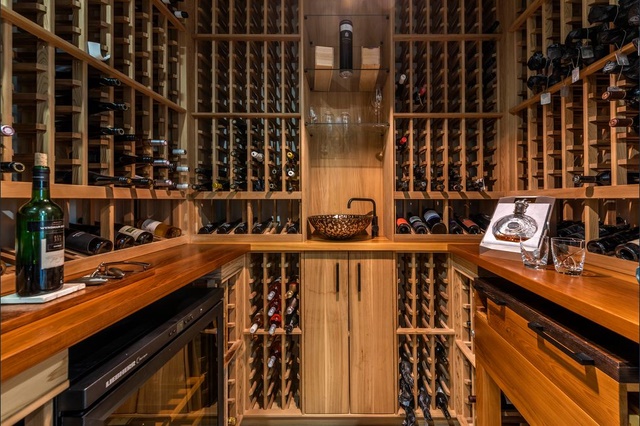 Ngôi nhà mặt tiền đơn giản nhưng bên trong lại ẩn giấu bí mật bất ngờ-8