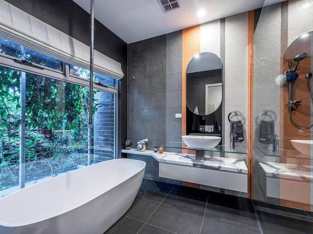 Ngôi nhà mặt tiền đơn giản nhưng bên trong lại ẩn giấu bí mật bất ngờ-10