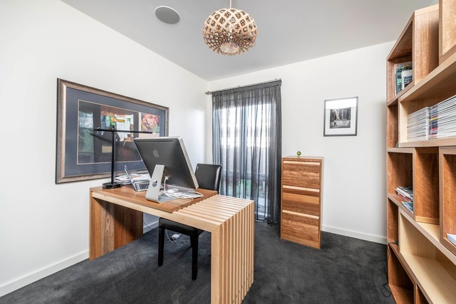 Ngôi nhà mặt tiền đơn giản nhưng bên trong lại ẩn giấu bí mật bất ngờ-11