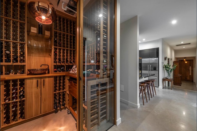 Ngôi nhà mặt tiền đơn giản nhưng bên trong lại ẩn giấu bí mật bất ngờ-13