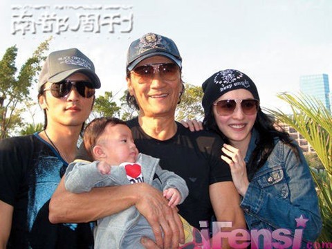 Bố Tạ Đình Phong ngầm xác nhận nam tài tử chính là cha đẻ con trai út của Trương Bá Chi?-2