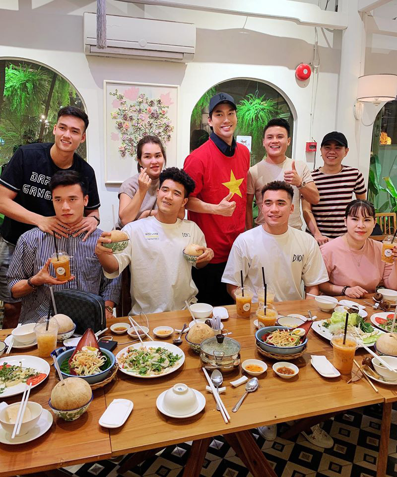Người anh của Quang Hải trong tin nhắn hacker tiết lộ: Thường xuyên xuất hiện tại nhiều cuộc vui, bữa tiệc của cầu thủ nổi tiếng-5