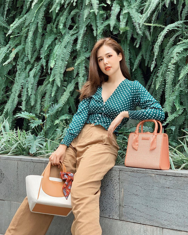 Phanh Lee có 10 cách diện áo blouse cực khéo, chị em học theo thì đi làm hay đi chơi cũng được khen mặc đẹp-4