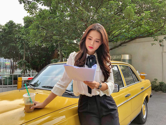 Phanh Lee có 10 cách diện áo blouse cực khéo, chị em học theo thì đi làm hay đi chơi cũng được khen mặc đẹp-9
