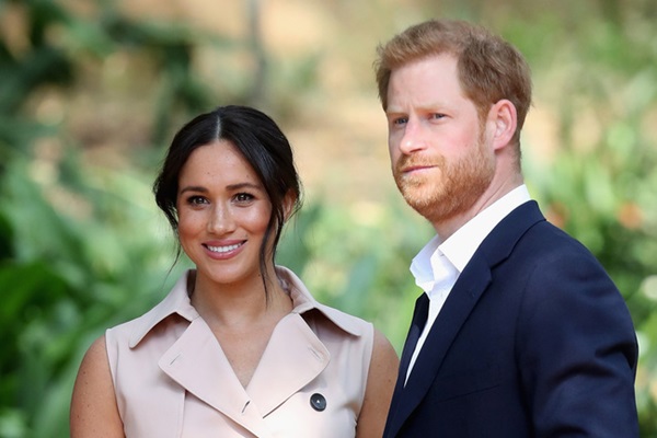 Rời hoàng gia, nhà Meghan Markle vẫn ngang nhiên sử dụng hình ảnh vương miện, dư luận chỉ nhận xét đúng một câu khiến cặp đôi phải xấu hổ-2