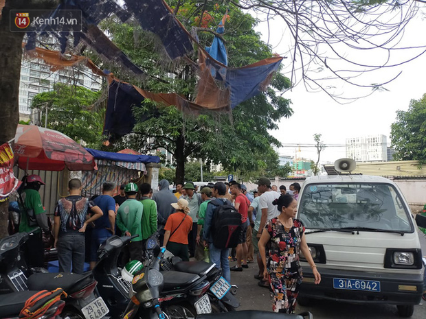 Phát hiện thi thể nam thanh niên tử vong trong nhà vệ sinh công cộng cạnh Bến xe Mỹ Đình-3