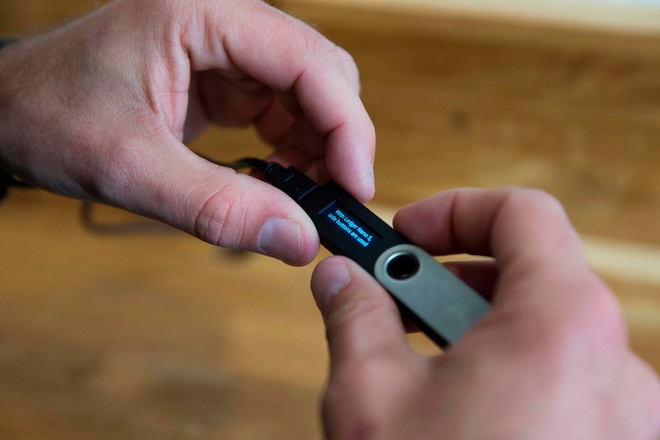 Hàng tỷ USD tiền điện tử bị cướp, kịch tính như phim hành động-1