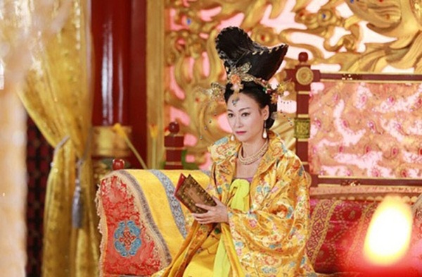 Vị Vương hậu ghen tuông tiếng tăm trong lịch sử, nhiều lần chỉ cần dùng một chiêu duy nhất mà thanh tẩy cả hậu cung, khiến tình địch sống không bằng chết”-1