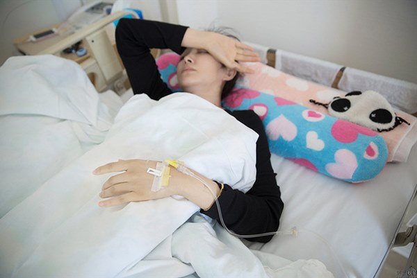 Người phụ nữ 27 tuổi bỗng phát hiện mắc ung thư dạ dày: Bác sĩ cảnh báo 2 nguyên nhân gây ung thư cực nhanh dù bạn không hút thuốc hay uống rượu-1
