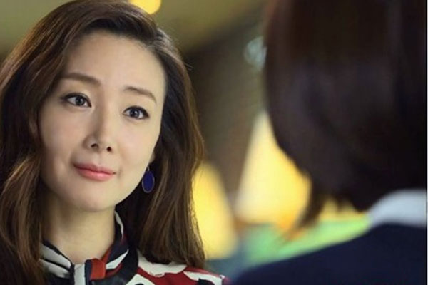 Bị người phụ nữ khác bóng gió về nhan sắc của vợ mình, người đàn ông chỉ dùng vài câu đã khiến cô ta im bặt, chẳng dám hó hé nửa lời-3