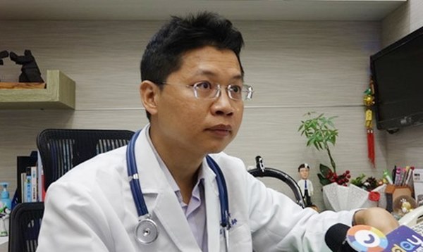 Người phụ nữ suýt bị điếc vì thói quen giống nhiều người Việt-1