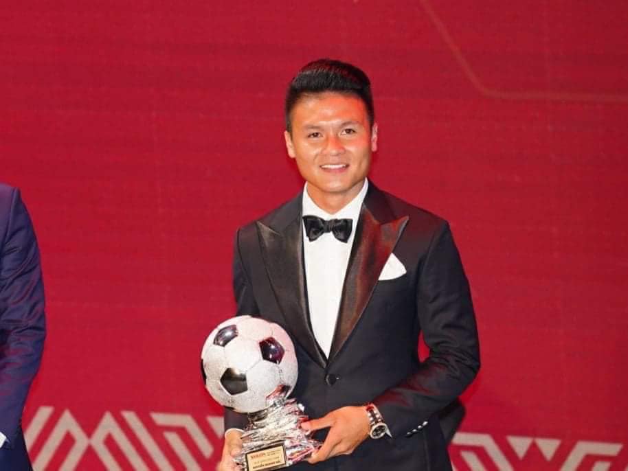 Cầu thủ đá bóng giỏi là được, nhưng khi bán hình ảnh đẹp lấy tiền thì tán gái dạo không còn là việc cá nhân-1