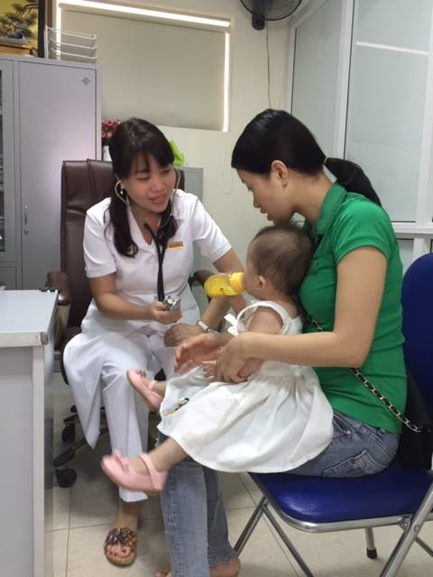 8 kiểu nhồi nhét khiến trẻ thêm gầy ốm, biếng ăn trong những ngày nắng nóng - các mẹ nên từ bỏ ngay!-1