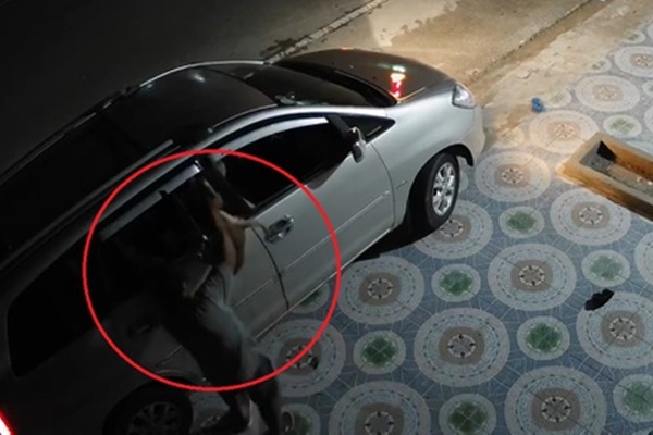 Tài xế ôtô truy đuổi, đâm gục trên trộm đi xe máy lên vỉa hè-1