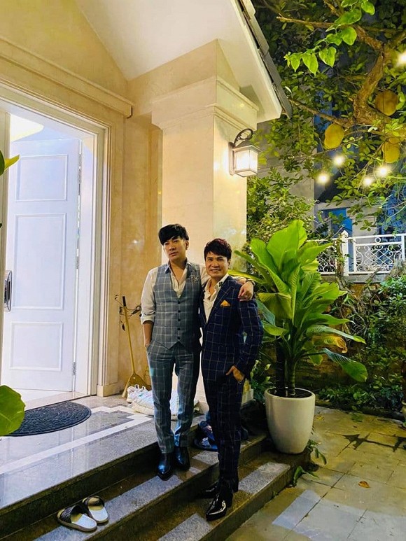 Ca sĩ Lương Gia Huy đến thăm biệt thự 20 tỉ của Quang Hà-2