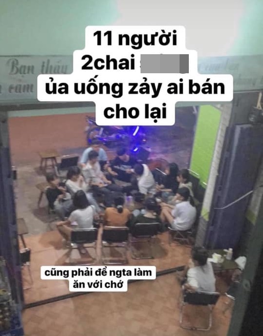 Đi cà phê 11 người mà chỉ gọi 2 chai nước ngọt, nhóm khách bị chủ quán livestream bóc phốt nhưng vẫn đáp trả cực gắt-1
