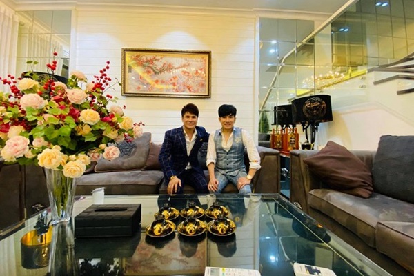 Sao Việt bên trời Tây: Phạm Hương ở nơi sang chảnh, Đan Trường nhà rộng phải thuê 6 giúp việc-20