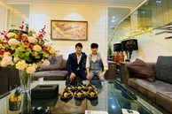 Ca sĩ Lương Gia Huy đến thăm biệt thự 20 tỉ của Quang Hà