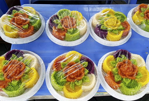 Tới tấp đặt xôi ngũ sắc tết Đoan ngọ, tiểu thương ngày bán trăm đĩa-1