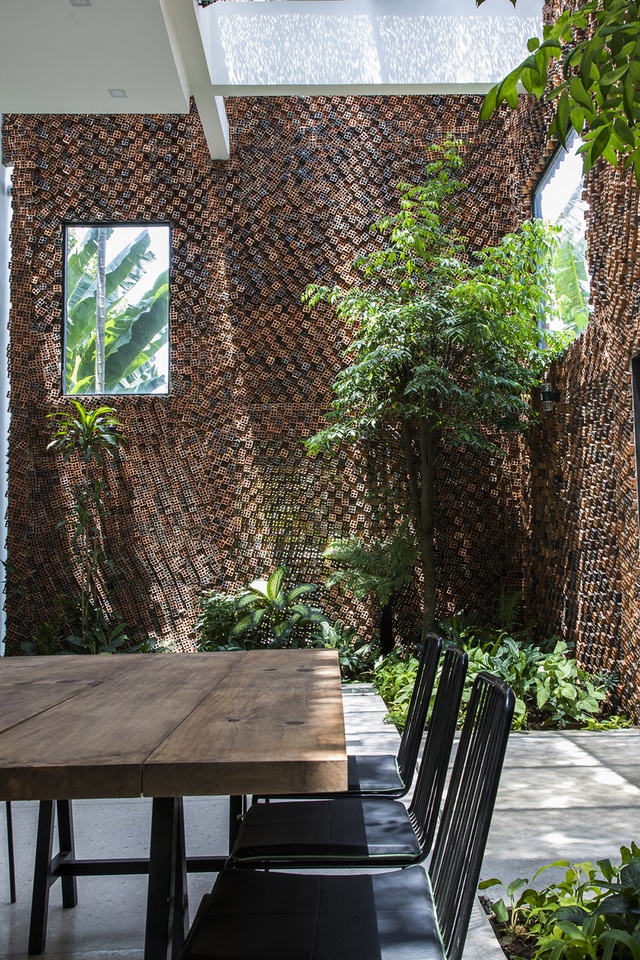 Độc đáo căn nhà xếp bằng gạch mộc biết thở” của vợ chồng ở Đồng Nai-7