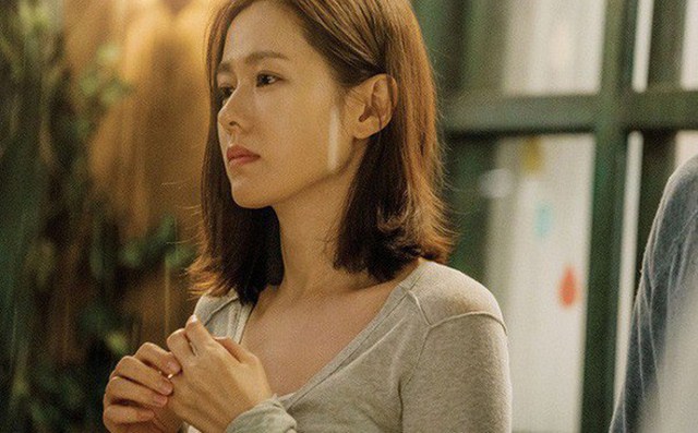 Vợ tức giận phát hiện chồng giấu quỹ đen 30 triệu nhưng khi nhìn mẩu giấy kẹp trong xấp tiền thì cô lập tức đỏ mắt-1